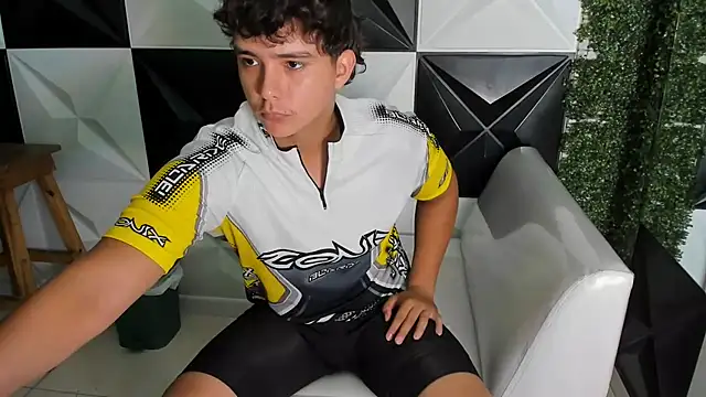 Dani cumboy online show from December 17, 2:34 pm