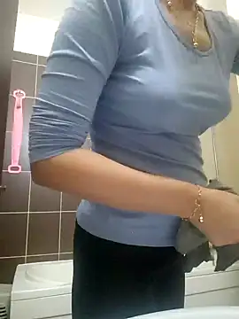 Snapshot of Evadesirex46 chatting on December 7, 3:41 pm Evadesirex46 online show from December 7, 3:41 pm