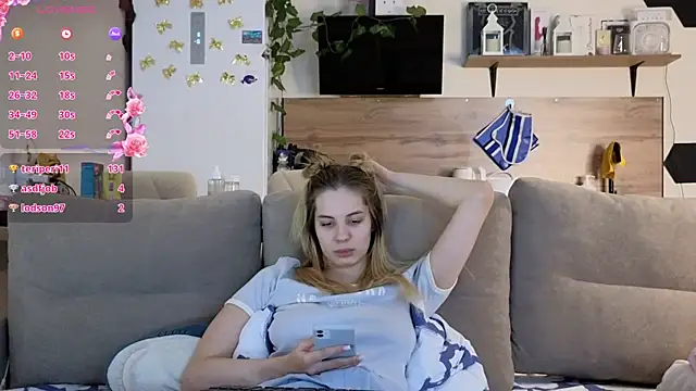 Snapshot of Girl_alone_home chatting on March 1, 4:47 am Girl alone home online show from March 1, 4:47 am