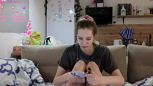 Snapshot of Girl_alone_home chatting on March 9, 3:16 pm Girl alone home online show from March 9, 3:16 pm