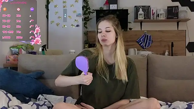 Snapshot of Girl_alone_home chatting on March 12, 3:18 pm Girl alone home online show from March 12, 3:18 pm