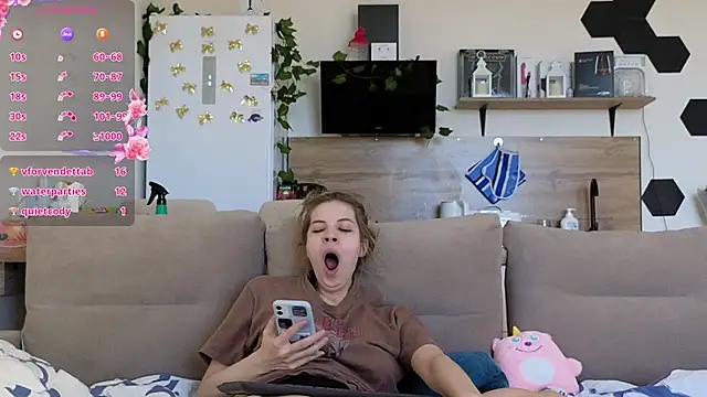 Snapshot of Girl_alone_home chatting on March 16, 4:41 am Girl alone home online show from March 16, 4:41 am