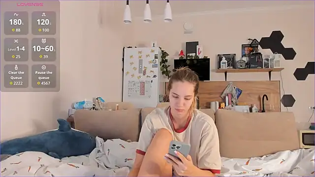 Snapshot of Girl_alone_home chatting on September 26, 3:32 am Girl alone home online show from September 26, 3:32 am