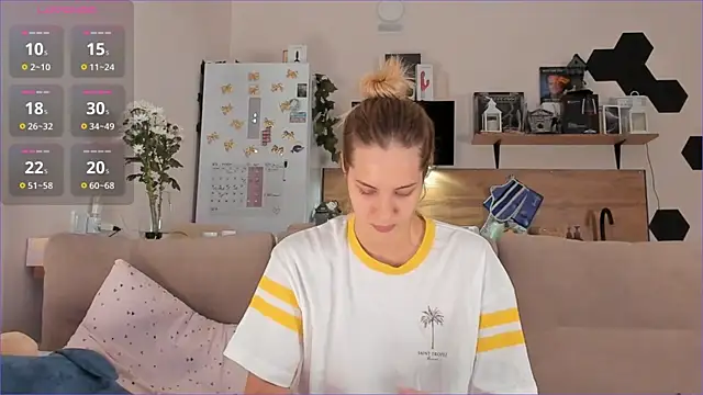 Snapshot of Girl_alone_home chatting on October 20, 2:06 pm Girl alone home online show from October 20, 2:06 pm