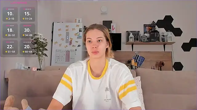 Snapshot of Girl_alone_home chatting on October 24, 3:47 am Girl alone home online show from October 24, 3:47 am