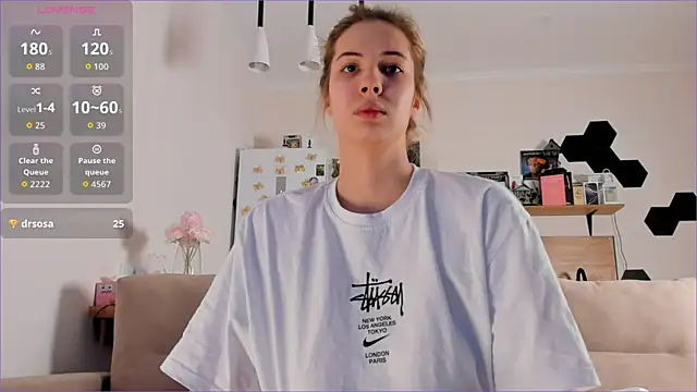 Snapshot of Girl_alone_home chatting on November 16, 4:40 am Girl alone home online show from November 16, 4:40 am