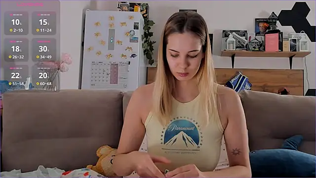 Snapshot of Girl_alone_home chatting on November 27, 4:20 pm Girl alone home online show from November 27, 4:20 pm