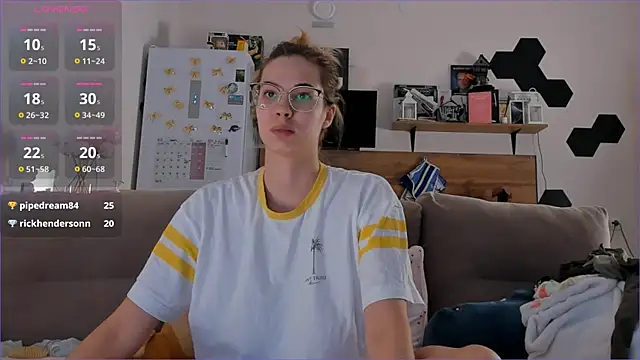 Snapshot of Girl_alone_home chatting on November 29, 4:37 am Girl alone home online show from November 29, 4:37 am