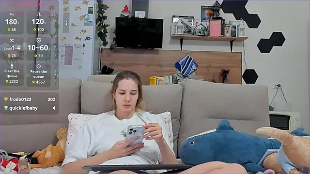 Snapshot of Girl_alone_home chatting on November 30, 4:55 pm Girl alone home online show from November 30, 4:55 pm