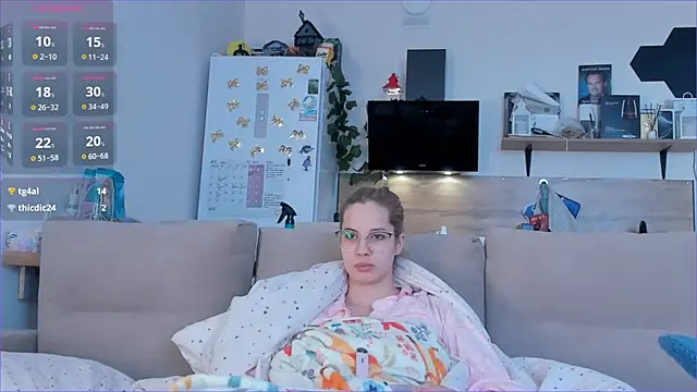 Snapshot of Girl_alone_home chatting on May 9, 4:06 am Girl alone home online show from May 9, 4:06 am
