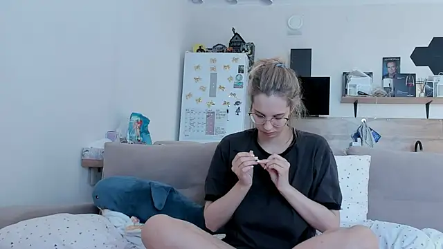 Snapshot of Girl_alone_home chatting on May 18, 2:29 am Girl alone home online show from May 18, 2:29 am