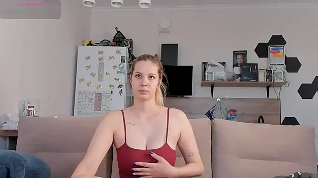 Snapshot of Girl_alone_home chatting on June 15, 2:41 pm Girl alone home online show from June 15, 2:41 pm