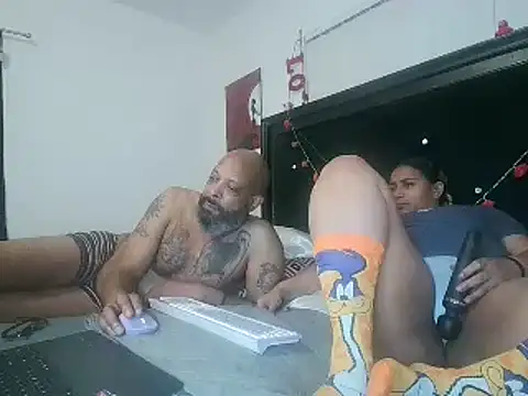 Snapshot of MrAndMrsCrook chatting on March 2, 4:39 am MrAndMrsCrook online show from March 2, 4:39 am