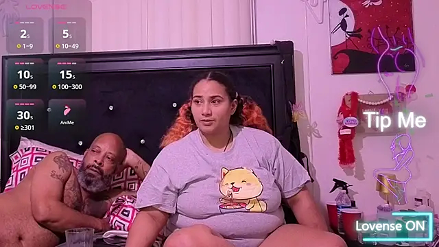 Snapshot of MrAndMrsCrook chatting on October 5, 1:37 am MrAndMrsCrook online show from October 5, 1:37 am