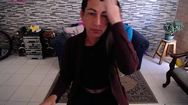 VioletaGomezCo online show from May 18, 1:17 pm