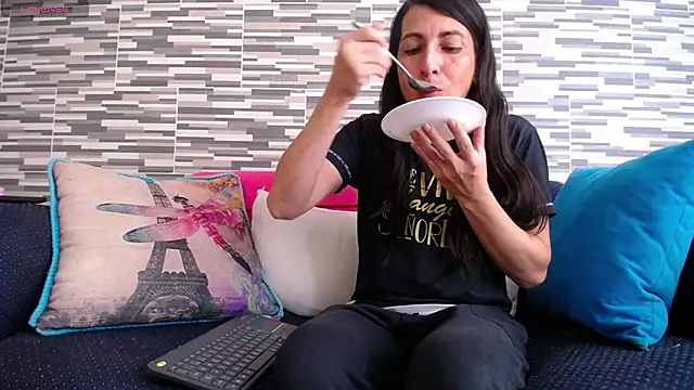 VioletaGomezCo online show from May 27, 3:09 pm