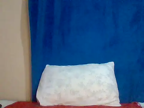 Snapshot of sweet_love00 chatting on May 3, 2:06 am sweet love00 online show from May 3, 2:06 am