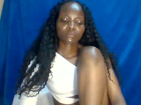Snapshot of sweet_love00 chatting on June 10, 2:23 am sweet love00 online show from June 10, 2:23 am