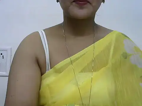 Snapshot of rashmika_reddy chatting on April 30, 12:22 pm rashmika reddy online show from April 30, 12:22 pm