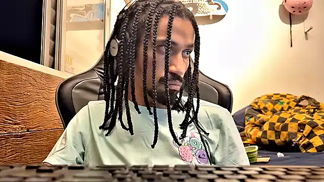 hotcamboy420 online show from February 18, 3:53 am