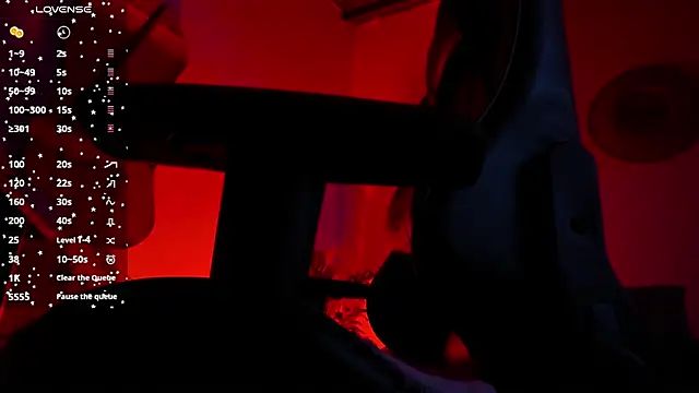 laura-hills18 online show from February 9, 12:31 pm