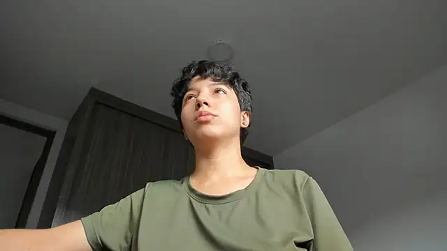 laura-hills18 online show from June 16, 10:34 pm