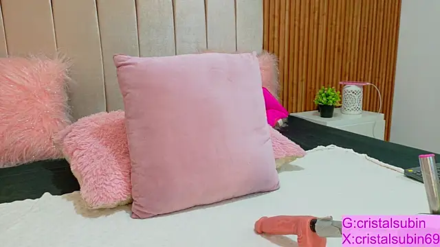 Snapshot of cristal_subin69 chatting on November 4, 12:15 pm cristal subin69 online show from November 4, 12:15 pm