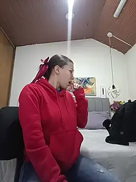 karlamorris  online show from December 4, 1:42 pm