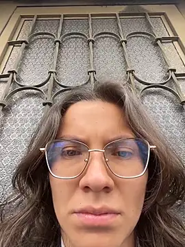 Snapshot of karlamorris_ chatting on May 4, 1:18 pm karlamorris online show from May 4, 1:18 pm