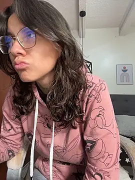 Snapshot of karlamorris_ chatting on May 7, 1:16 pm karlamorris online show from May 7, 1:16 pm