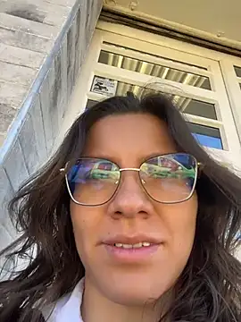 Snapshot of karlamorris_ chatting on May 9, 1:05 pm karlamorris online show from May 9, 1:05 pm