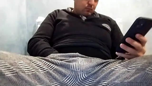 Snapshot of alexfala99 chatting on November 26, 6:42 pm alexfala99 online show from November 26, 6:42 pm