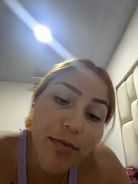 Snapshot of LeahxBarker chatting on August 3, 4:22 am LeahxBarker online show from August 3, 4:22 am