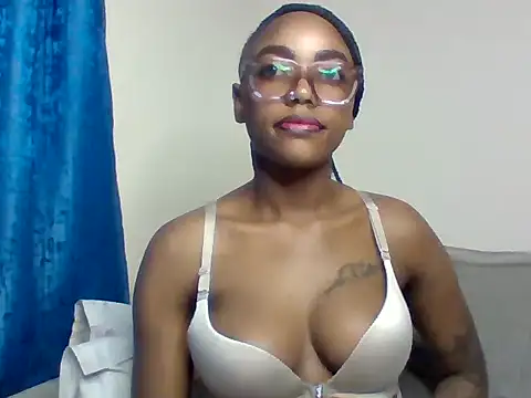 Snapshot of _crystal_princesss chatting on June 6, 2:05 am crystal princesss online show from June 6, 2:05 am