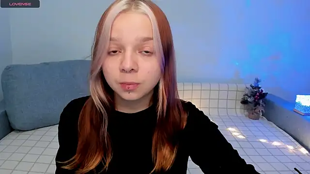 crystal lilith online show from December 9, 9:05 pm