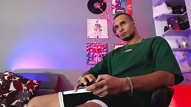 Snapshot of MagnusFrost chatting on January 3, 4:22 am MagnusFrost online show from January 3, 4:22 am