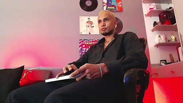 Snapshot of MagnusFrost chatting on January 11, 1:48 am MagnusFrost online show from January 11, 1:48 am