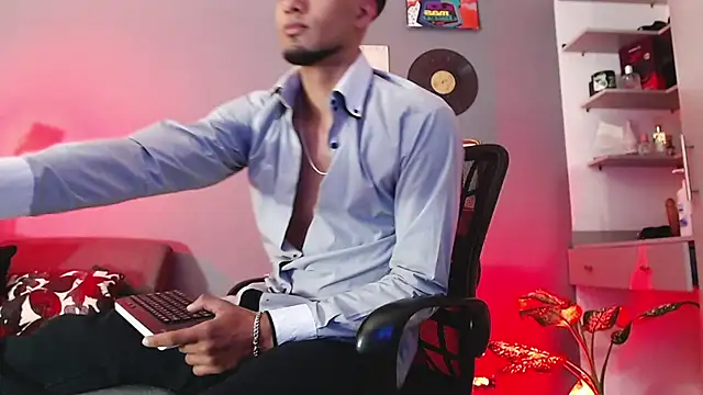 Snapshot of MagnusFrost chatting on January 16, 4:07 am MagnusFrost online show from January 16, 4:07 am