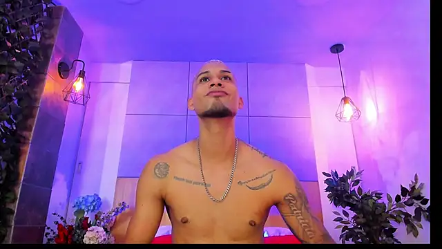 Snapshot of MagnusFrost chatting on January 25, 1:43 am MagnusFrost online show from January 25, 1:43 am