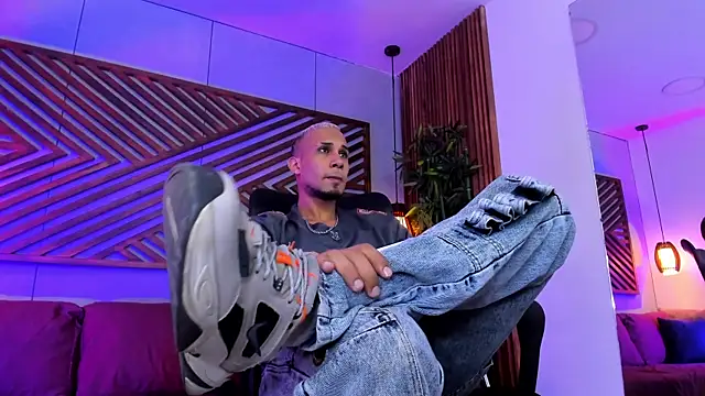 Snapshot of MagnusFrost chatting on January 25, 11:11 pm MagnusFrost online show from January 25, 11:11 pm