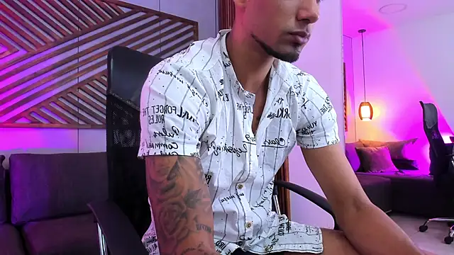 Snapshot of MagnusFrost chatting on January 27, 11:33 pm MagnusFrost online show from January 27, 11:33 pm