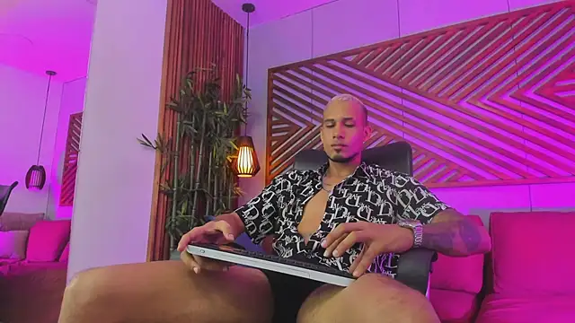 Snapshot of MagnusFrost chatting on January 31, 10:31 pm MagnusFrost online show from January 31, 10:31 pm