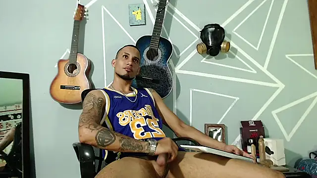 Snapshot of MagnusFrost chatting on February 4, 3:44 am MagnusFrost online show from February 4, 3:44 am