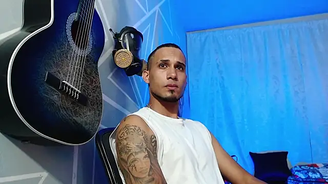 Snapshot of MagnusFrost chatting on February 5, 10:33 pm MagnusFrost online show from February 5, 10:33 pm