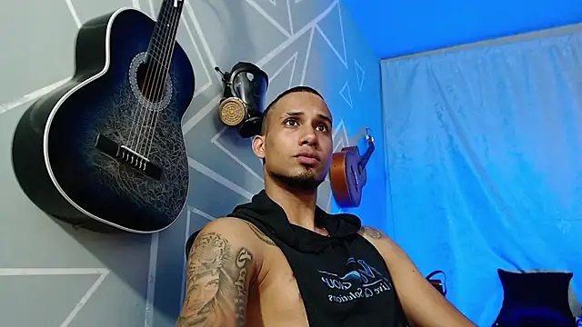 Snapshot of MagnusFrost chatting on February 6, 1:38 am MagnusFrost online show from February 6, 1:38 am