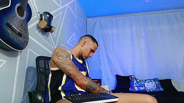 Snapshot of MagnusFrost chatting on February 7, 9:04 pm MagnusFrost online show from February 7, 9:04 pm