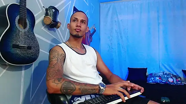 Snapshot of MagnusFrost chatting on February 11, 9:46 pm MagnusFrost online show from February 11, 9:46 pm