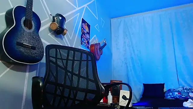 Snapshot of MagnusFrost chatting on February 12, 12:48 am MagnusFrost online show from February 12, 12:48 am