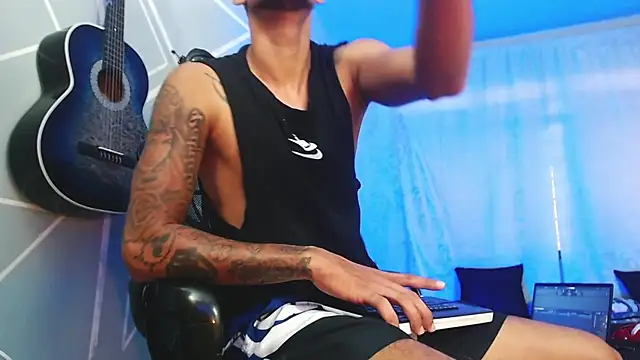 Snapshot of MagnusFrost chatting on February 12, 7:45 pm MagnusFrost online show from February 12, 7:45 pm