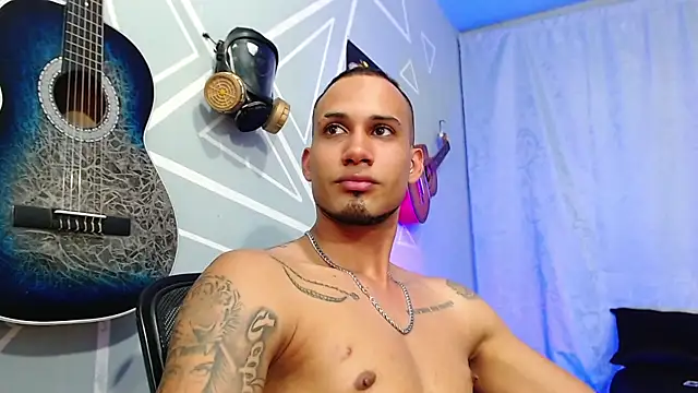 Snapshot of MagnusFrost chatting on February 15, 1:10 am MagnusFrost online show from February 15, 1:10 am